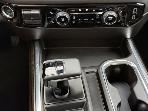 Used 2025 Chevrolet Silverado 1500 LT Trail Boss w/ Convenience Package II image 21