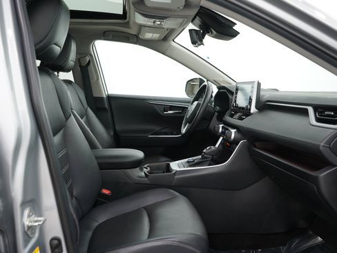 Used 2019 Toyota RAV4 Limited w/ Cold Weather Package AWD/4WD image 13