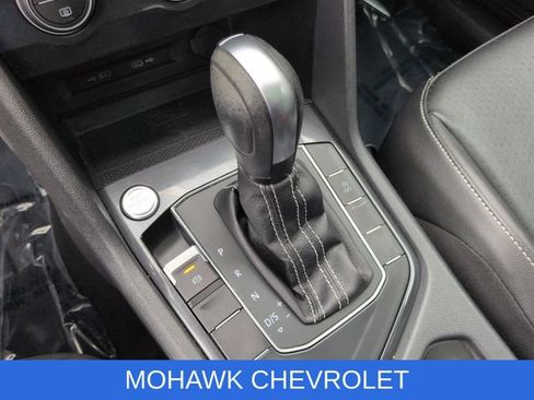 Used 2021 Volkswagen Tiguan SE FWD image 16