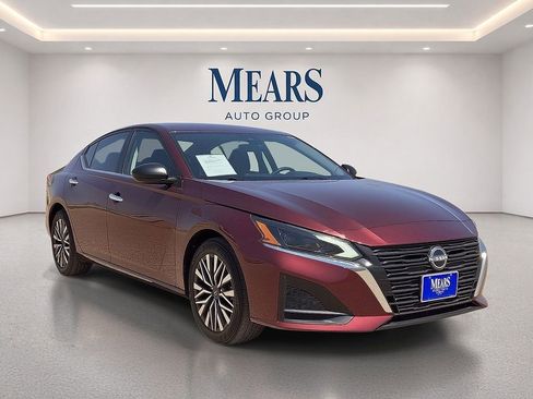 Used 2024 Nissan Altima 2.5 SV FWD image 7