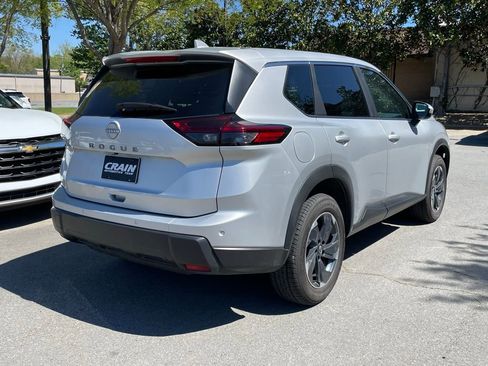 Used 2025 Nissan Rogue SV FWD image 8