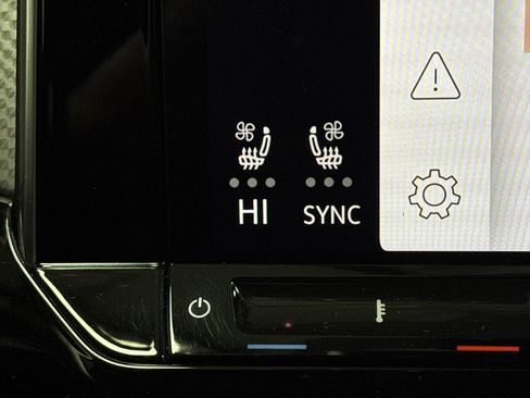 Used 2024 Volkswagen Atlas Peak Edition SE image 8