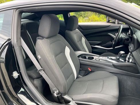 Used 2022 Chevrolet Camaro LT w/ RS Package RWD image 10