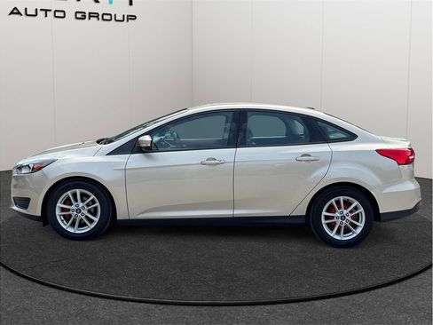 Used 2017 Ford Focus SE FWD image 5