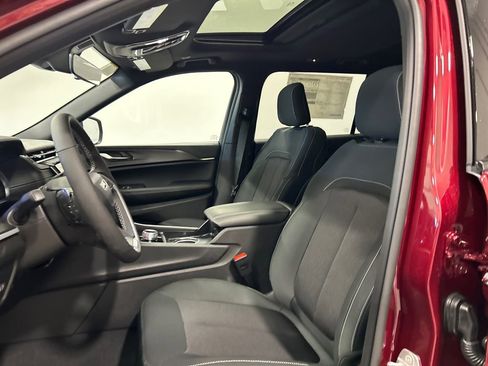 New 2026 Jeep Grand Cherokee L Laredo image 16