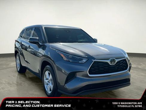 Used 2022 Toyota Highlander L FWD image 11