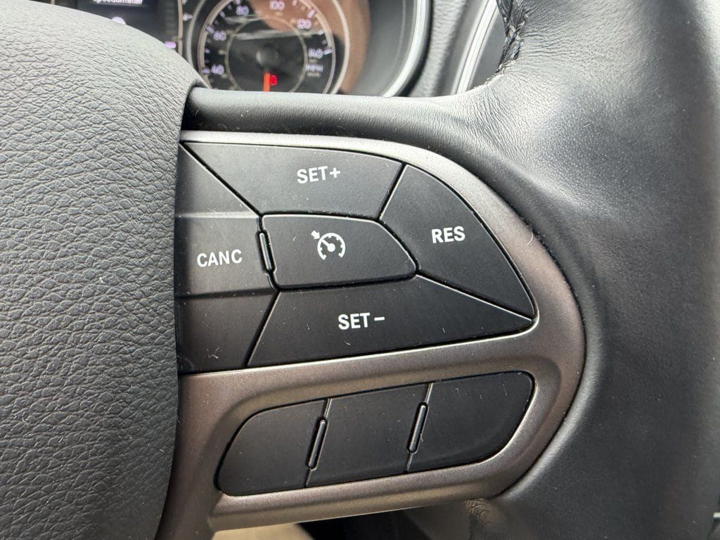 Used 2019 Jeep Cherokee Latitude Plus w/ Comfort/Convenience Group AWD/4WD image 21