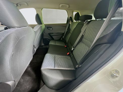 Used 2023 Nissan Rogue SV image 27