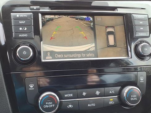 Used 2020 Nissan Rogue SL w/ Premium Package image 18