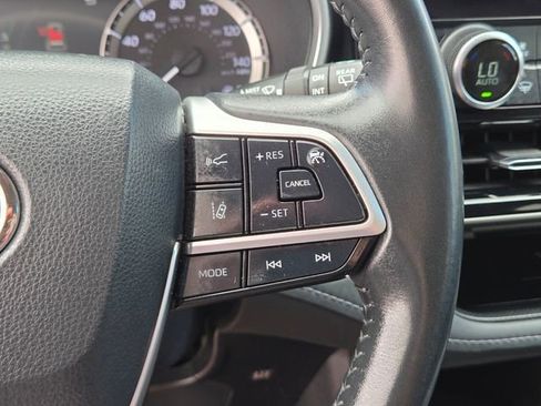 Used 2023 Toyota Highlander XLE FWD image 29