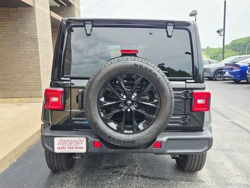Used 2025 Jeep Wrangler Unlimited Sahara w/ Safety Group AWD/4WD image 7