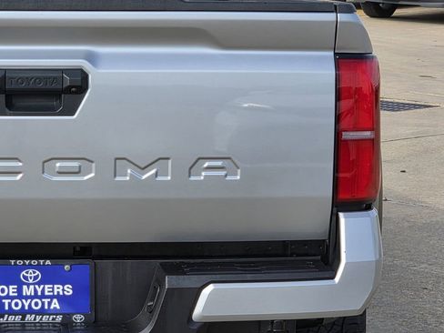 Used 2025 Toyota Tacoma TRD Off-Road AWD/4WD image 9
