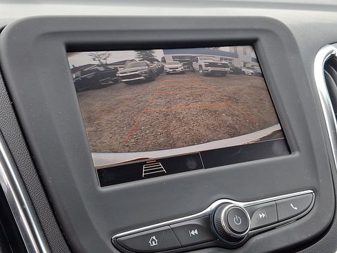 Used 2022 Chevrolet Equinox LT AWD/4WD image 17
