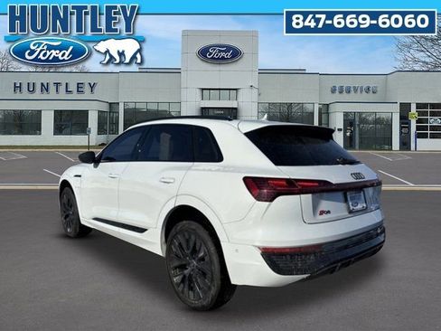 Used 2024 Audi Q8 e-tron Prestige image 6