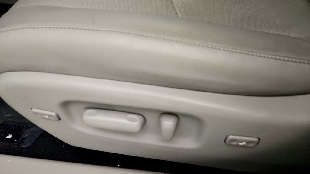 Used 2013 Toyota Highlander Limited FWD image 12