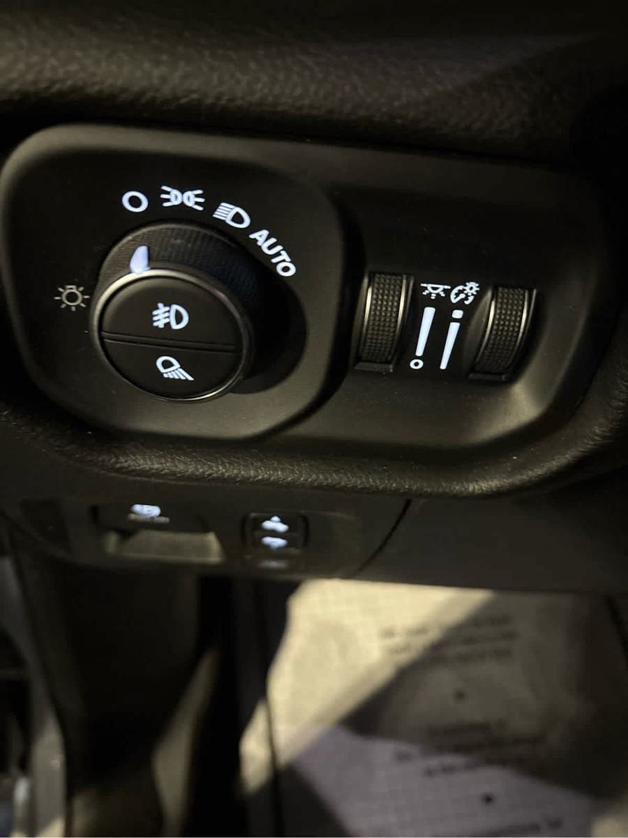 Used 2023 RAM 1500 Laramie AWD/4WD image 25