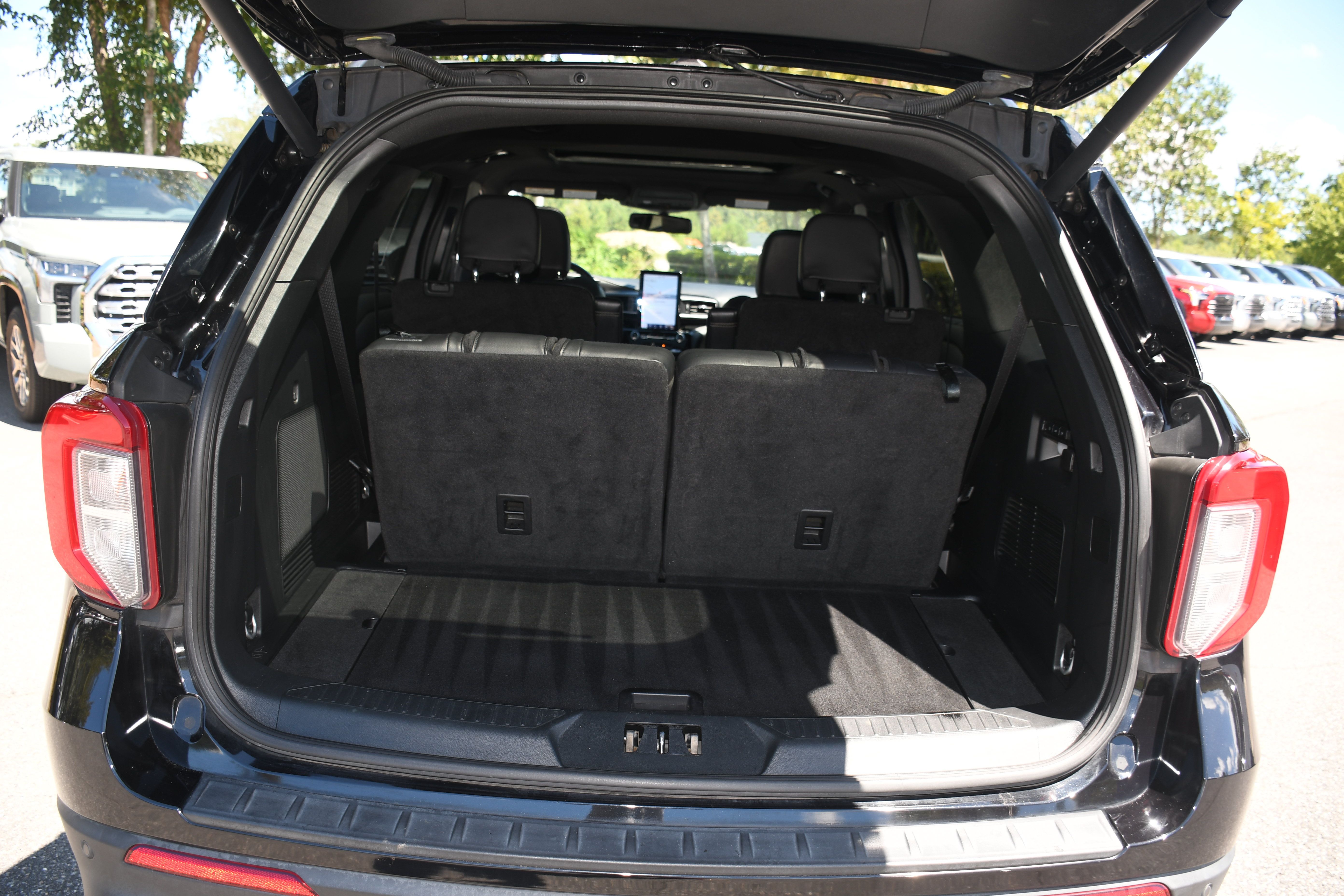 Used 2023 Ford Explorer ST w/ Equipment Group 401A AWD/4WD image 21