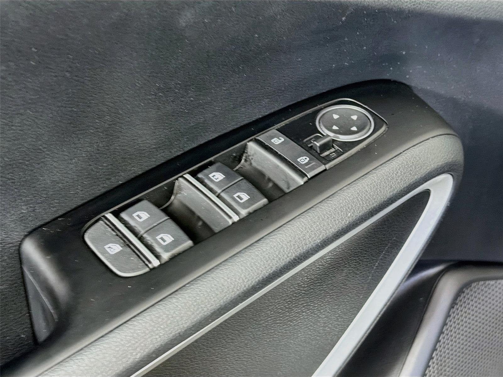 Certified 2025 Kia Soul LX w/ LX Technology Package FWD image 18