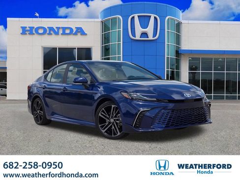 Used 2025 Toyota Camry XSE FWD image 1