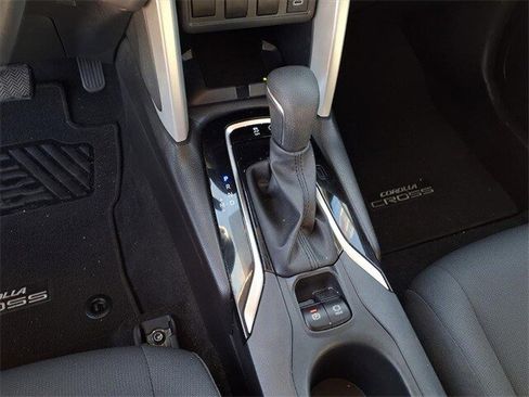 Used 2024 Toyota Corolla Cross LE image 10
