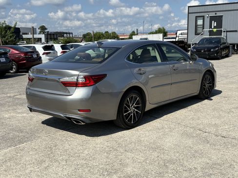 Used 2016 Lexus ES 350 w/ Luxury Package w/Wood Trim FWD image 4