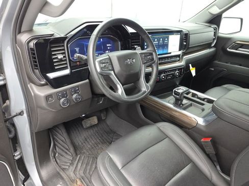 Used 2023 Chevrolet Silverado 1500 LT Trail Boss w/ LT Trail Boss Premium Package AWD/4WD image 17