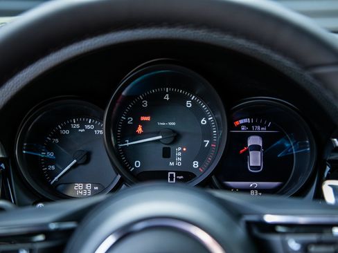 Certified 2026 Porsche Macan AWD/4WD image 18