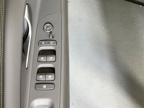 Used 2023 Hyundai Elantra SEL w/ Convenience Package FWD image 18