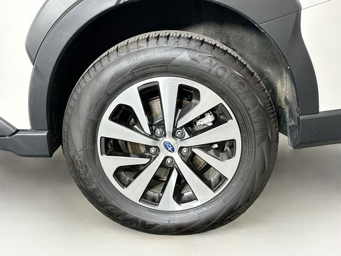 Used 2025 Subaru Outback Premium image 11