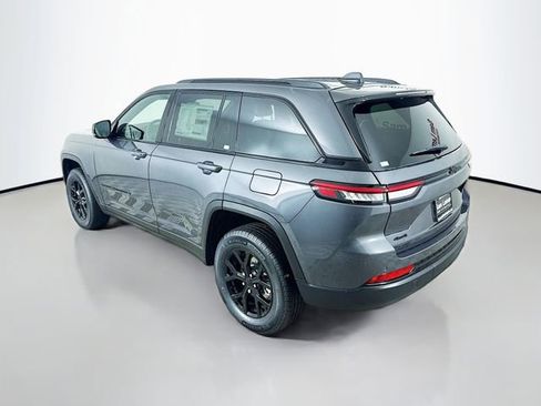 New 2025 Jeep Grand Cherokee Altitude image 5