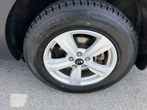 Used 2021 Kia Sorento LX AWD/4WD image 13