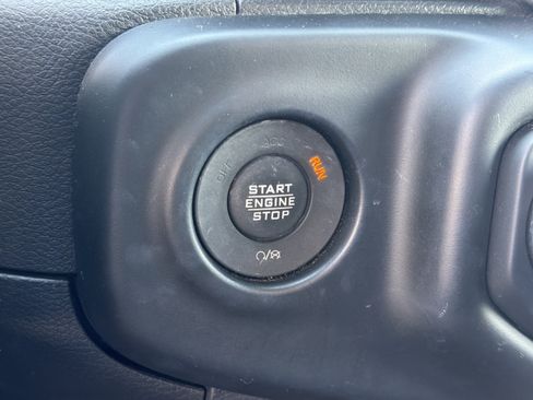 Used 2022 Jeep Wrangler Unlimited Sahara w/ Cold Weather Group AWD/4WD image 14
