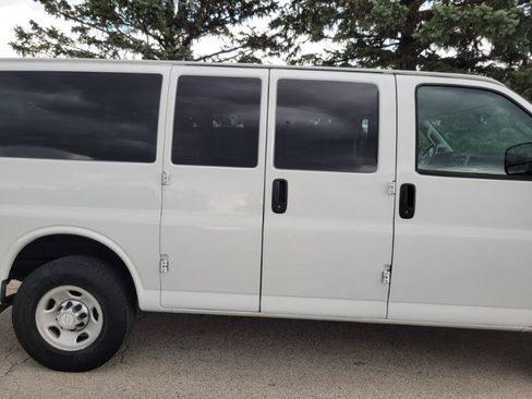 Used 2017 Chevrolet Express 2500 LS RWD image 42