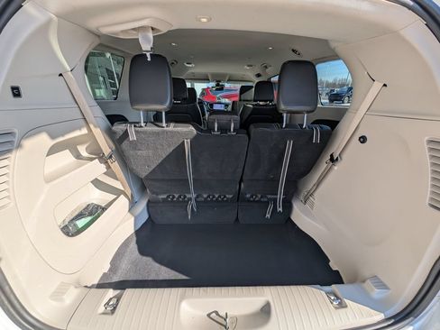 Used 2024 Chrysler Pacifica Touring-L FWD image 23