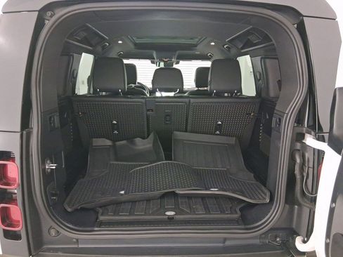 Used 2022 Land Rover Defender 110 X-Dynamic SE image 30