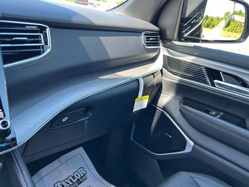 New 2026 Jeep Grand Wagoneer Limited AWD/4WD image 25
