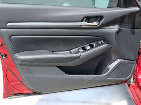 Used 2025 Nissan Altima 2.5 SL FWD image 11