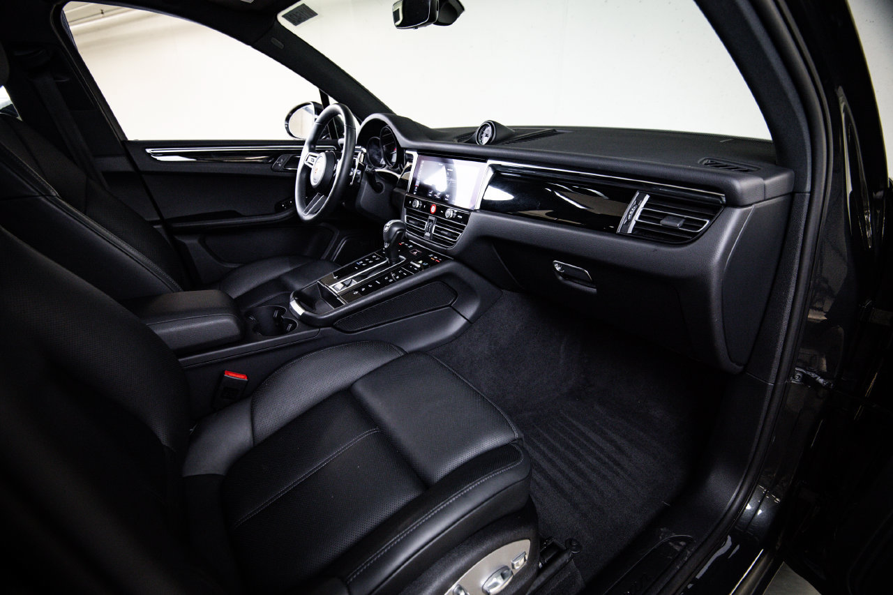 Certified 2026 Porsche Macan AWD/4WD image 28