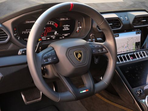 Used 2024 Lamborghini Urus Performante image 11