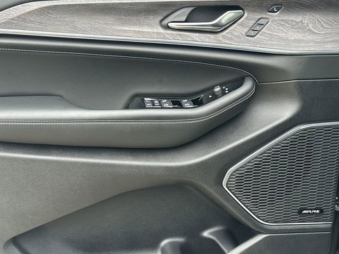 Used 2024 Jeep Grand Cherokee L Overland w/ Advanced Protech Group III image 10