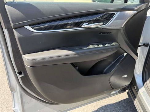 Used 2025 Cadillac XT6 Premium Luxury AWD/4WD image 18