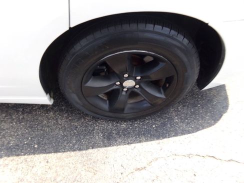 Used 2014 Dodge Charger SE RWD image 36