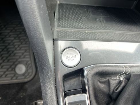 Used 2024 Volkswagen Tiguan SE R-Line image 16