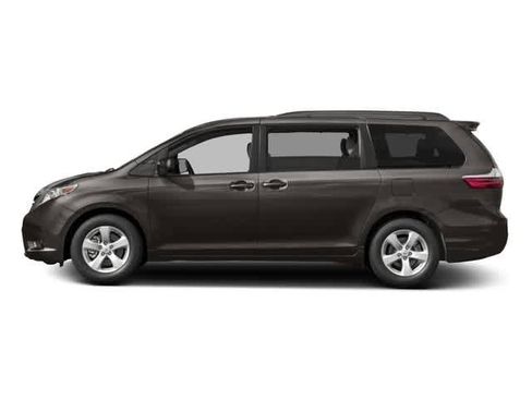 Used 2016 Toyota Sienna LE image 3