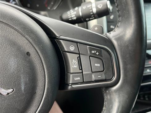 Used 2017 Jaguar XF Premium image 26