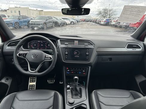 Certified 2024 Volkswagen Tiguan SEL R-Line image 9