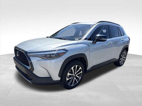 Certified 2025 Toyota Corolla Cross XLE FWD image 1