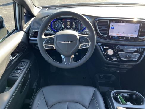 New 2026 Chrysler Pacifica Select image 19