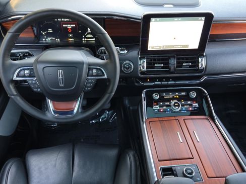 Used 2019 Lincoln Navigator Reserve AWD/4WD image 11