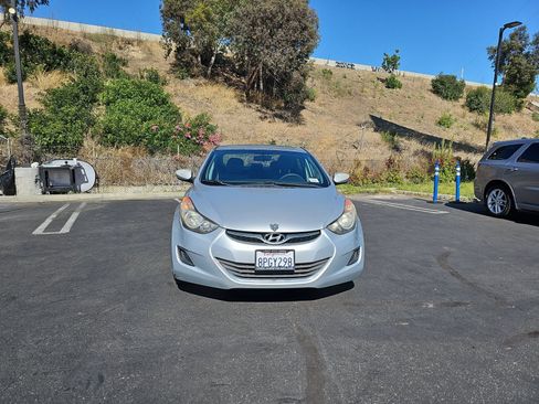 Used 2013 Hyundai Elantra GLS FWD image 2